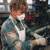 Sch&uuml;rzen und Knieschoner